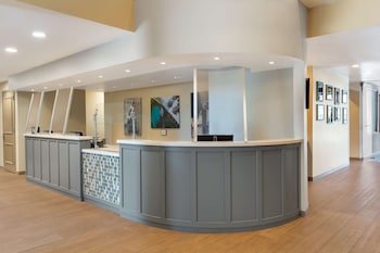 DoubleTree by Hilton Hotel Campbell - Pruneyard Plaza