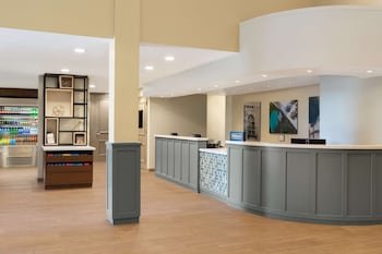 DoubleTree by Hilton Hotel Campbell - Pruneyard Plaza
