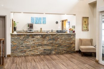 BlissPoint Inn & Suites Marion