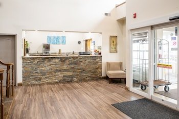 BlissPoint Inn & Suites Marion