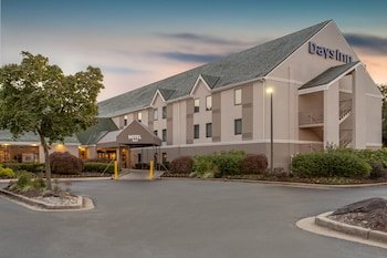 Days Inn by Wyndham Lanham Washington D.C