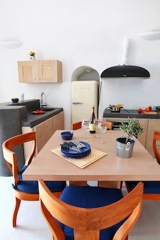 Menias Cave House