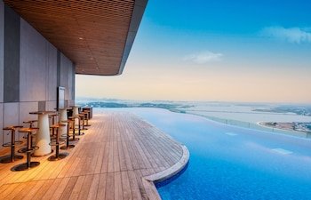 A La Carte Ha Long Bay Hotel