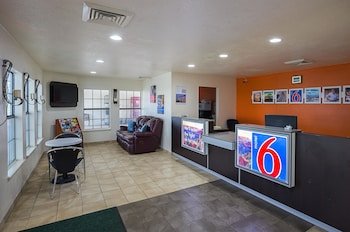 Motel 6 Madisonville