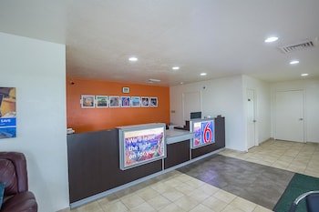 Motel 6 Madisonville