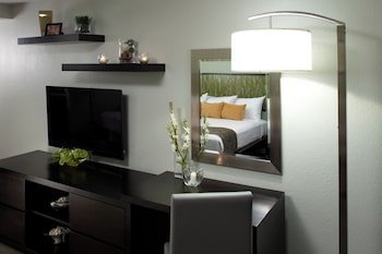 Aqua Skyline at Island Colony