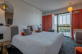 Golden Tulip Lyon Ouest Techlid Hotel & Spa