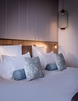 Golden Tulip Lyon Ouest Techlid Hotel & Spa