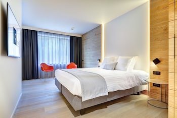 R Hotel