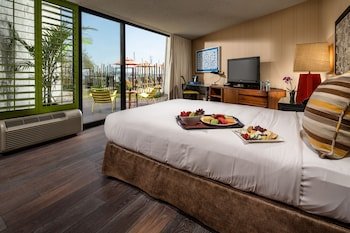 Hotel Maya - a DoubleTree by Hilton
