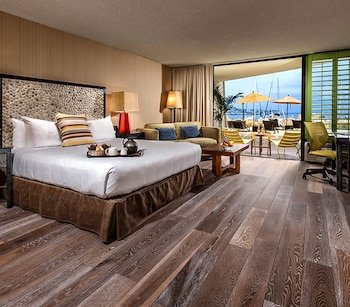 Hotel Maya - a DoubleTree by Hilton