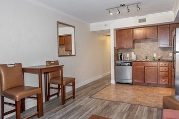 Coconut Cove All-Suite Hotel