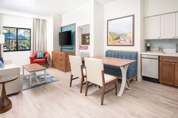 Compass Hotel by Margaritaville Naples