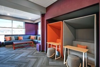 Tru by Hilton Burlington