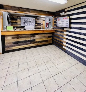 Super 8 by Wyndham Humboldt