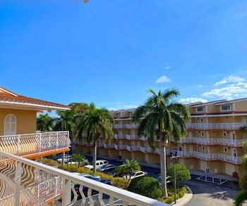 Beso Del Sol Resort