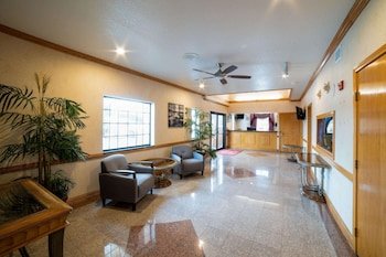 Econo Lodge & Suites