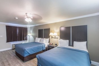 Econo Lodge & Suites