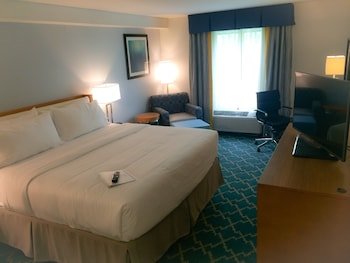 Holiday Inn Express & Suites West Ocean City