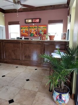 Taylor Village Inn