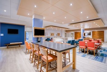 Holiday Inn Express & Suites Ft. Washington - Philadelphia