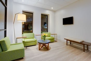 Holiday Inn Express & Suites Ft. Washington - Philadelphia
