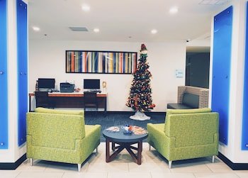 Holiday Inn Express & Suites Logansport