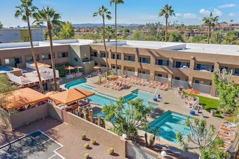 3 Palms Resort & Oasis