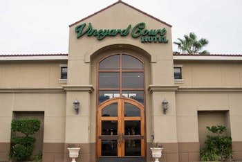 Vineyard Court Designer Suites