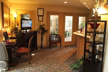 Vineyard Court Designer Suites