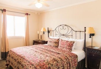Vineyard Court Designer Suites