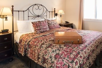 Vineyard Court Designer Suites