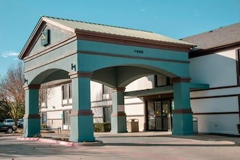 Quality Inn & Suites DFW Airport South