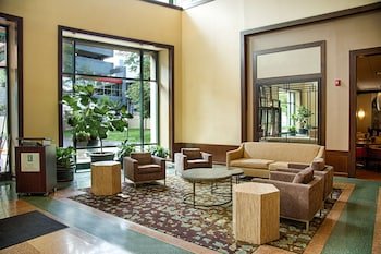 Embassy Suites by Hilton Chicago O'Hare Rosemont