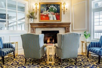 Madison Beach Hotel, Curio Collection by Hilton