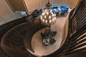 Madison Beach Hotel, Curio Collection by Hilton