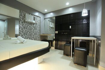 One Serenata Hotel Bacoor