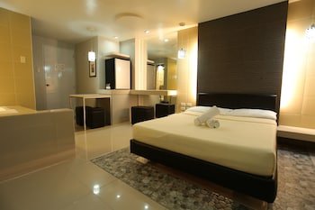One Serenata Hotel Bacoor