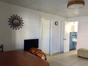 White Caps Motel