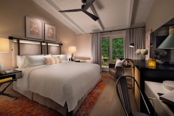 Red Cottage Inn & Suites