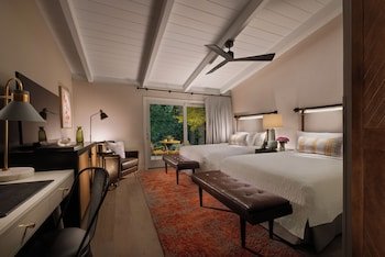 Red Cottage Inn & Suites