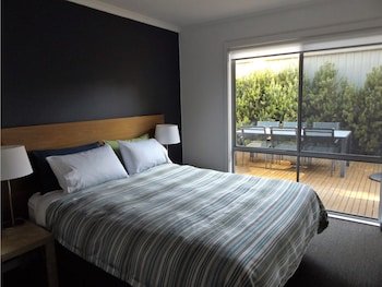 Coorong Waterfront Retreat