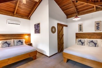 Makanas Beach Bungalows