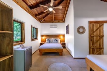 Makanas Beach Bungalows