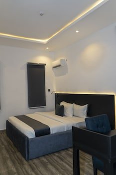 The Grid Residence