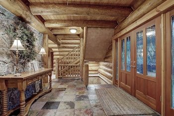 Pine Forest Lodge