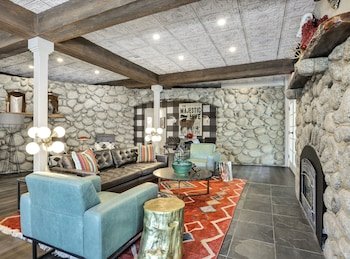 Creekstone Inn