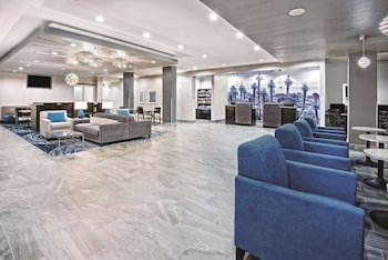 La Quinta Inn & Suites by Wyndham Victoria - South