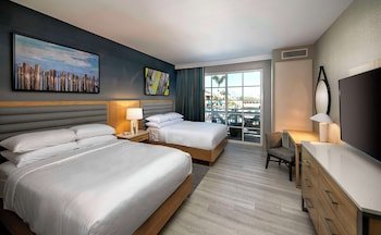 Inn at the Pier Pismo Beach, Curio Collection by Hilton