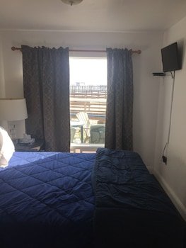 Dolphin Cove Motel